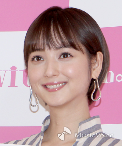 佐々木希 ハーフパンツでレアな生足 可愛いが度を超えてる ニコニコニュース