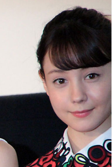 トリンドル玲奈 ショート風アレンジが 可愛すぎる と話題 ニコニコニュース