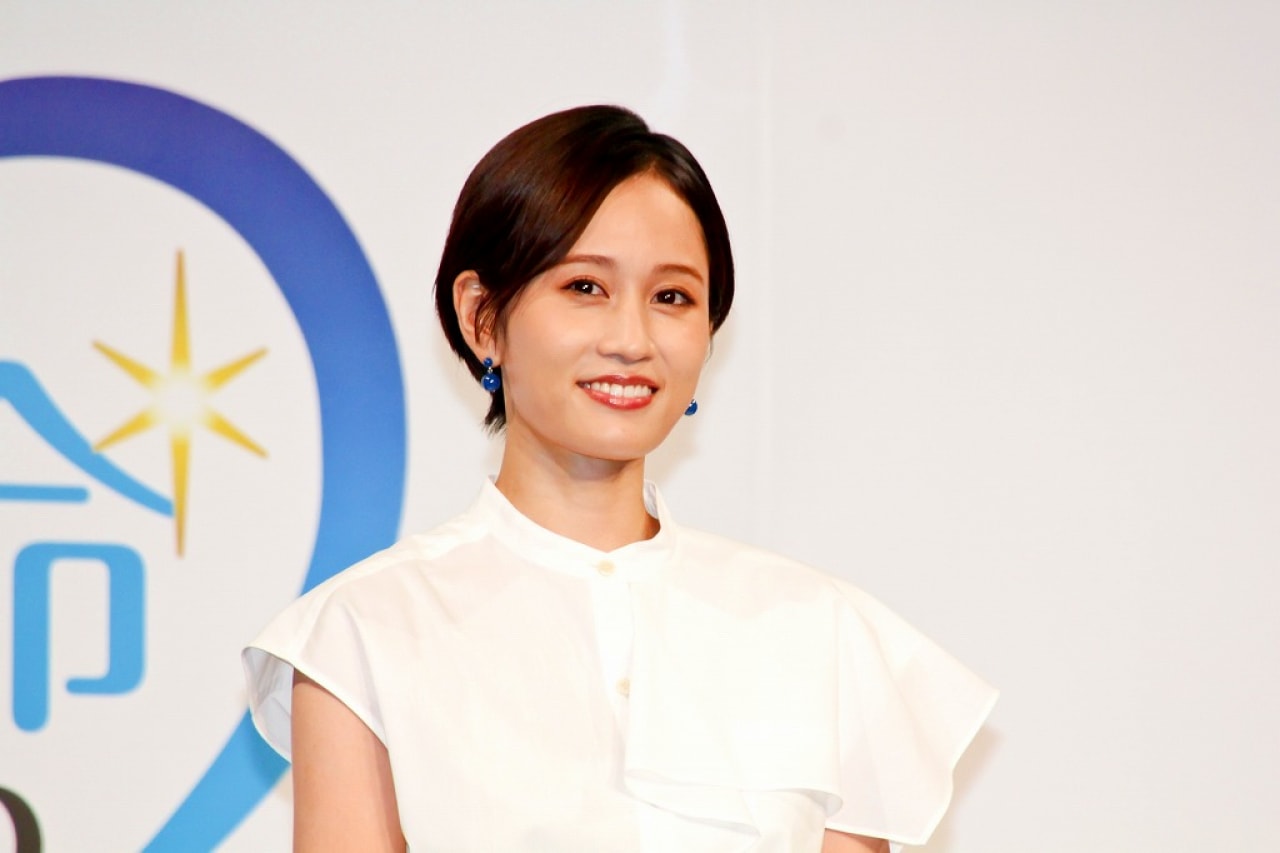 前田敦子 大島優子の結婚に なんてタイミング キャラクターみたいで素敵な二人 笑顔で祝福 ニコニコニュース