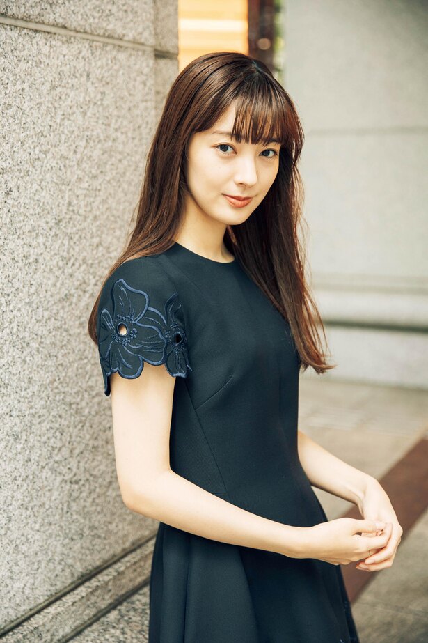 宮本茉由 秘書や理系女子を好演する美女の意外な素顔 男の子みたいな幼少期でした ニコニコニュース