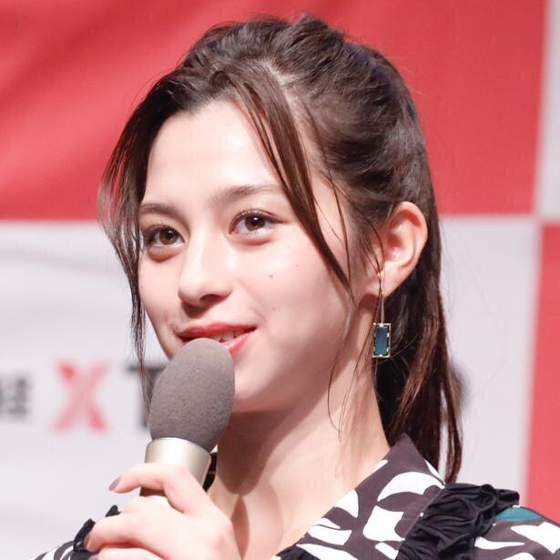 中条あやみ 菜々緒 フォンチー 変顔でも可愛い 美女たちの イチャイチャ3shot に10万いいね の反響 ニコニコニュース