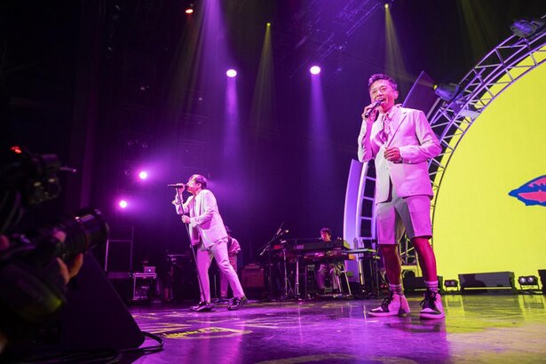 ウカスカジー 約2年ぶりライブで新曲披露 桜井和寿は Smile セルフカバー ニコニコニュース