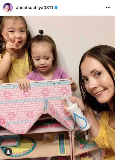 土屋アンナ 長女 次女との3shotに反響 お子ちゃま可愛いね Nice ニコニコニュース