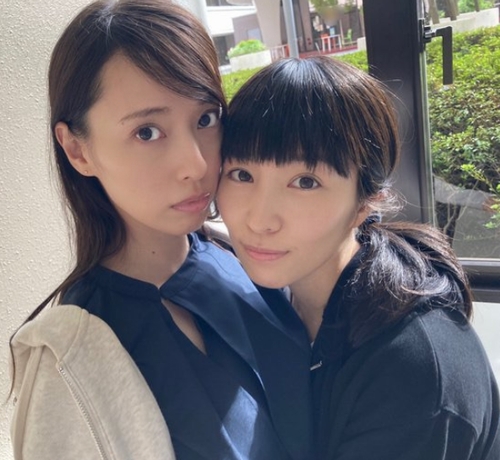 戸田恵梨香 徳永えりの ほっぺ密着 に反響 ニコニコニュース